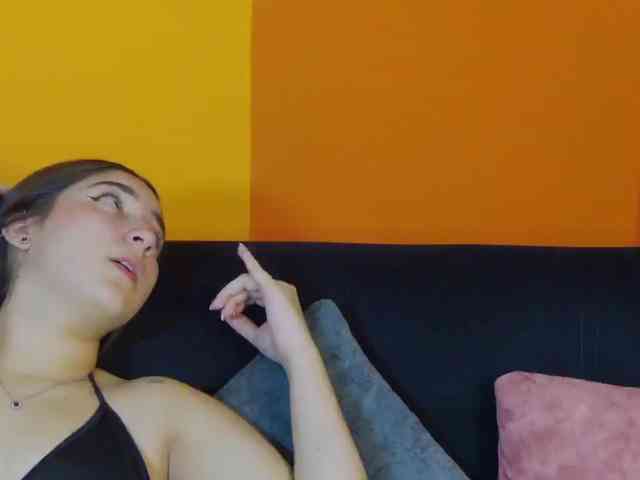 kinkyzoeandema webcam