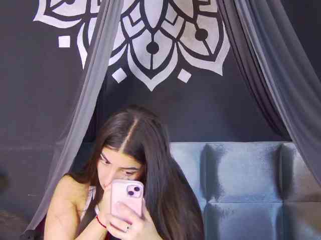 kinkyzoeandema webcam