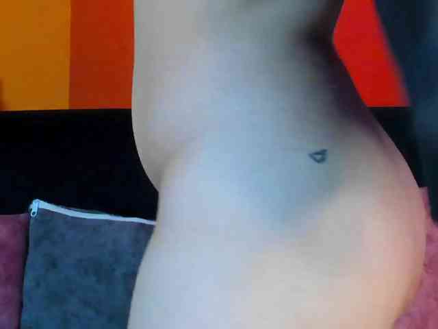 kinkyzoeandema webcam