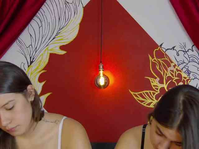 kinkyzoeandema webcam