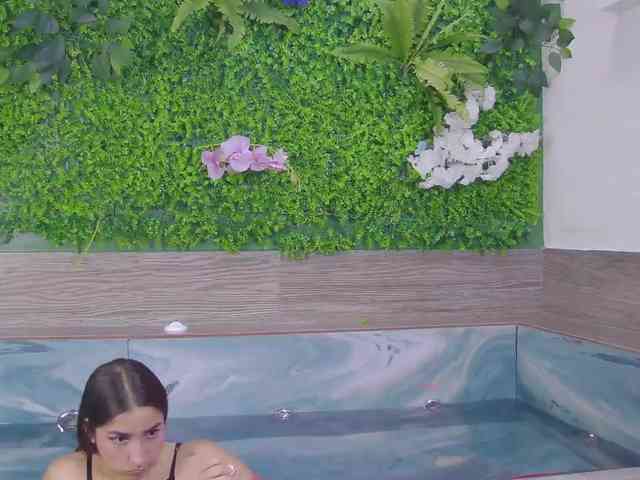 kinkyzoeandema webcam