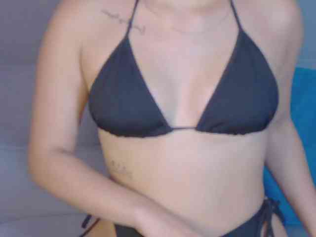 kinkyzoeandema webcam