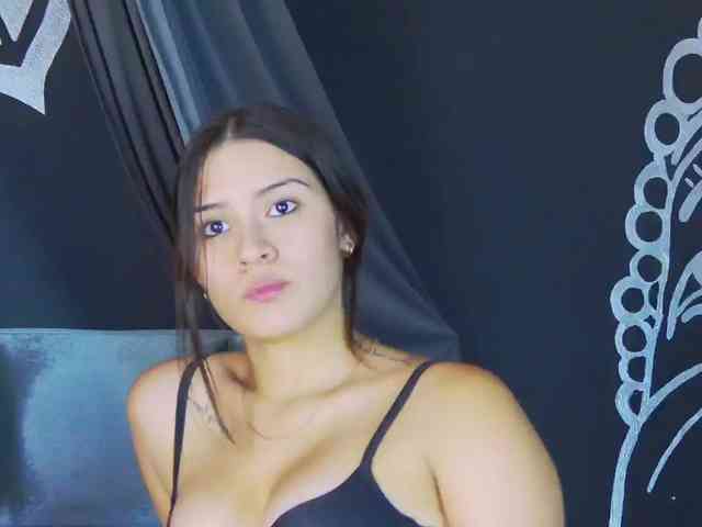 kinkyzoeandema webcam