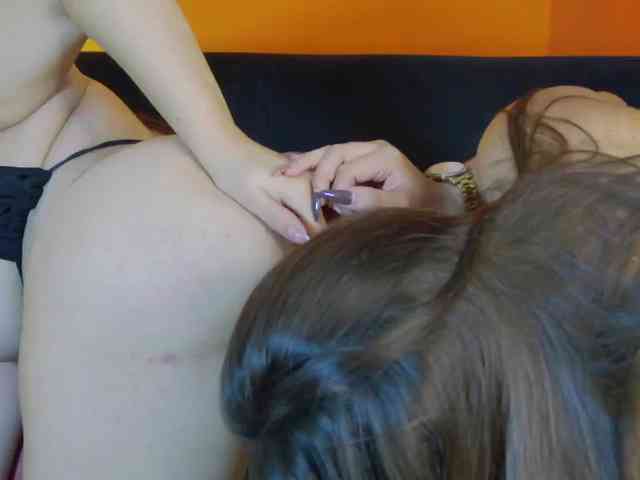 kinkyzoeandema webcam