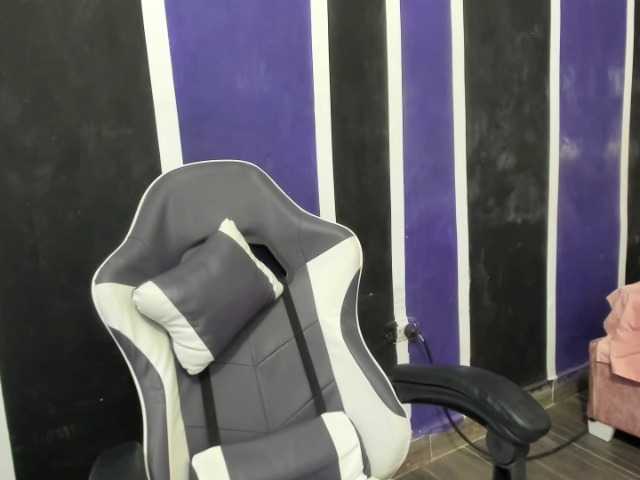 le modèle Skarleth018 est en webcam porno dans un show sur le site bongacams, il possède les tags suivants: Latino/Hispanic,Brunette,Shaved