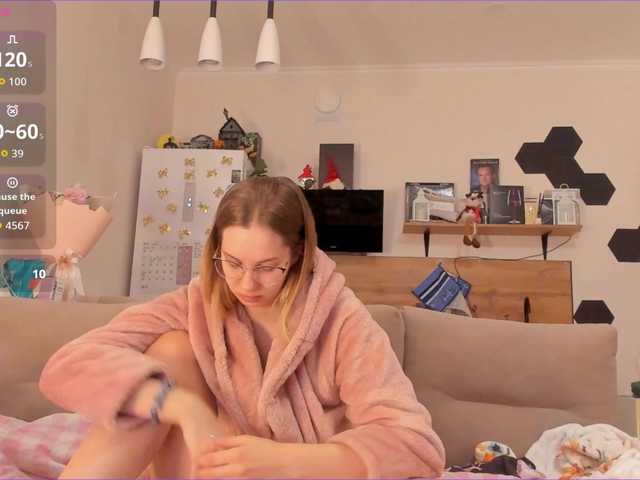 Girlalonehome's BongaCams show and profile