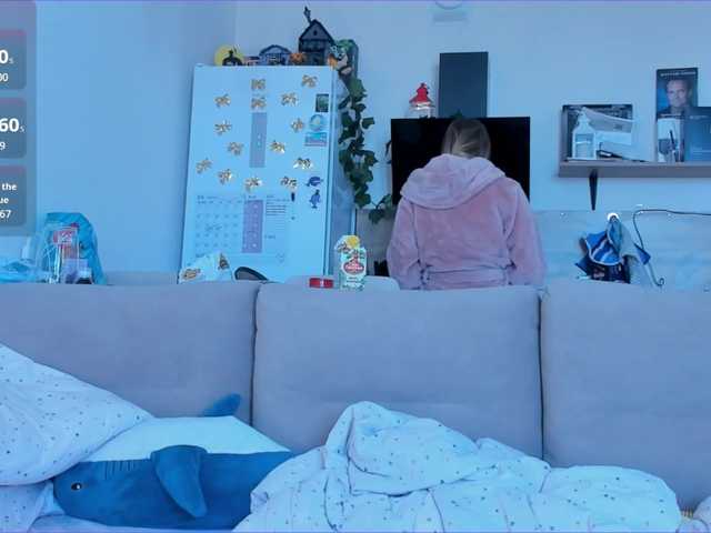 Girlalonehome's BongaCams show and profile