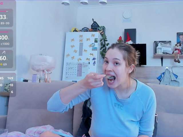 Girlalonehome's BongaCams show and profile