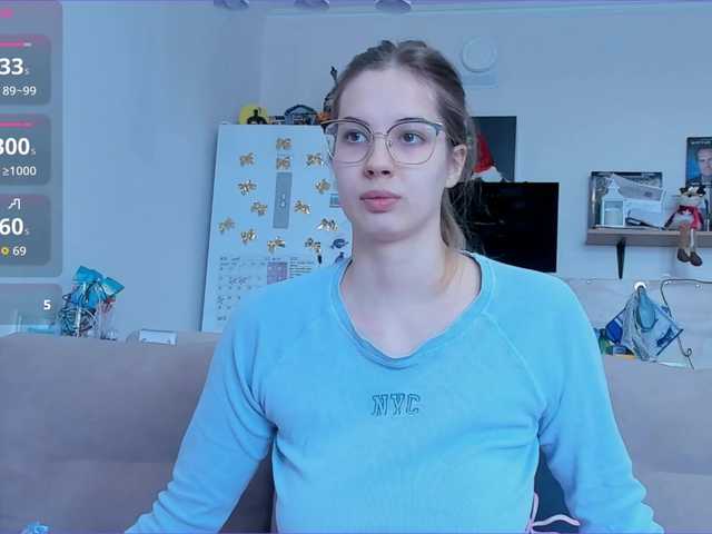 Girlalonehome's BongaCams show and profile