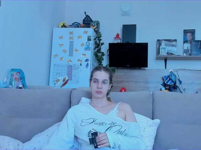 Girlalonehome's BongaCams show and profile