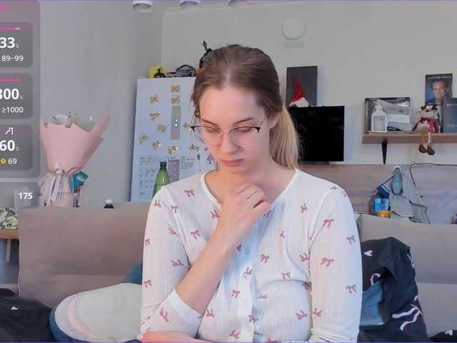 Girlalonehome live cam profile