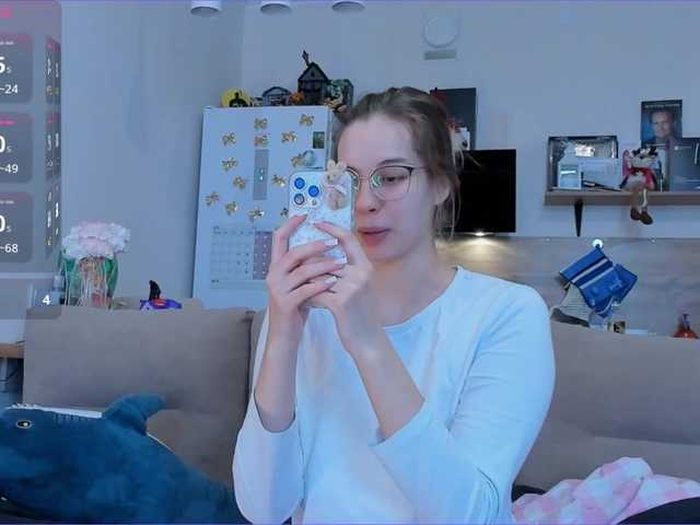 Girlalonehome's BongaCams show and profile