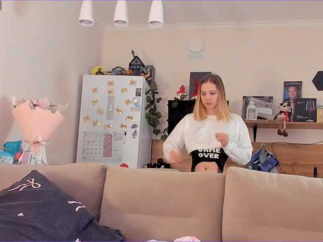 Girlalonehome's BongaCams show and profile