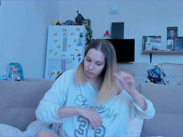 Girlalonehome's BongaCams show and profile