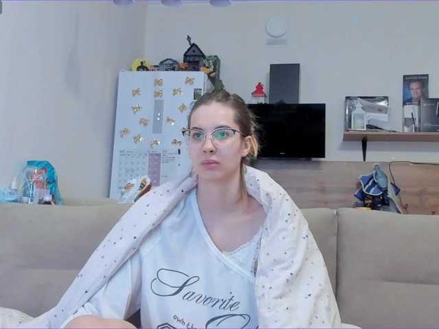 Girlalonehome's BongaCams show and profile