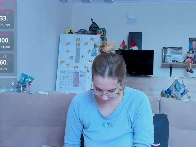 Girlalonehome's BongaCams show and profile