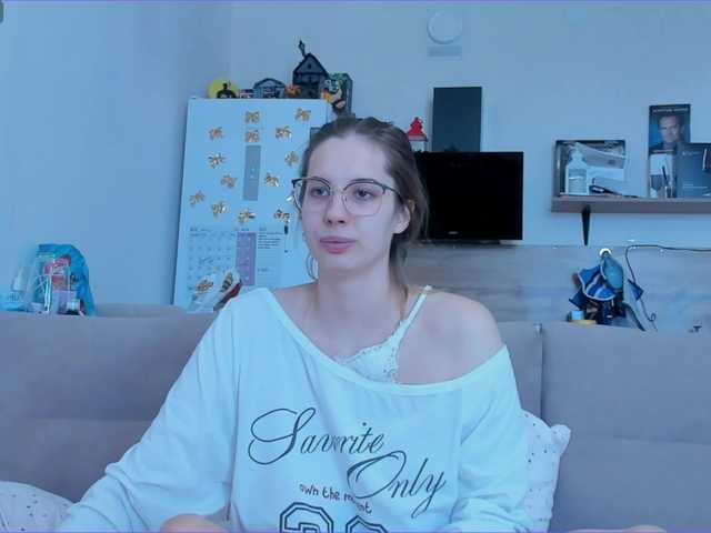 Girlalonehome's BongaCams show and profile