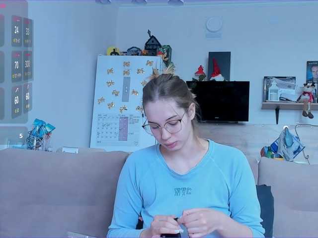 Girlalonehome's BongaCams show and profile