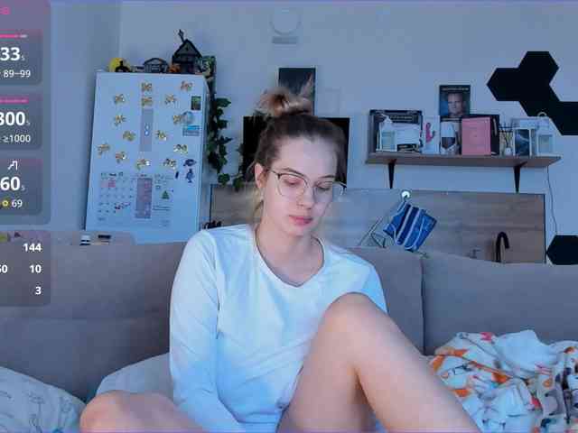 Girlalonehome Girlalonehome