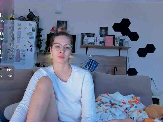 Girlalonehome Girlalonehome