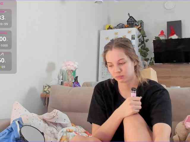 Girlalonehome Live Webcam on BongaCams