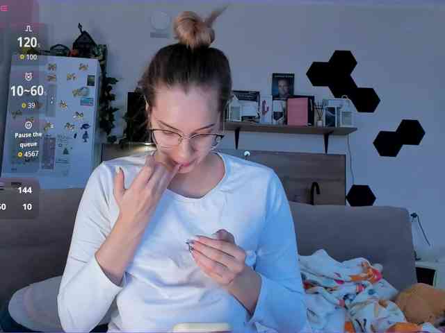 Girlalonehome Girlalonehome