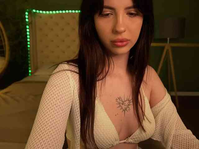 SinfulSapphiree webcam