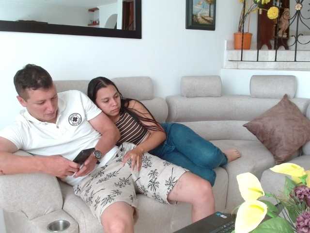 Bundlesslove's BongaCams show and profile