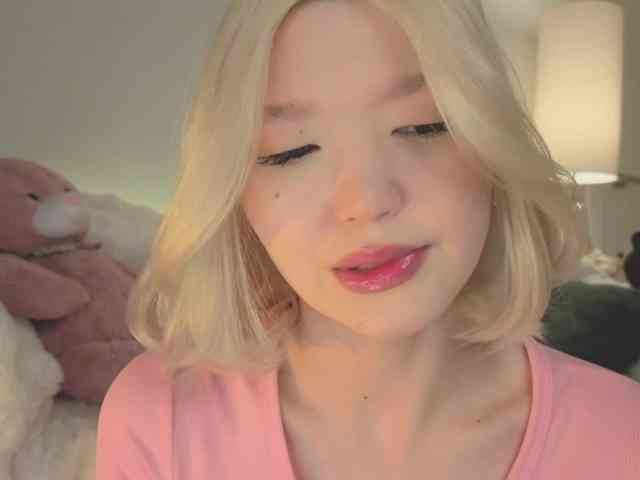 milli-sunrise Live Webcam on BongaCams