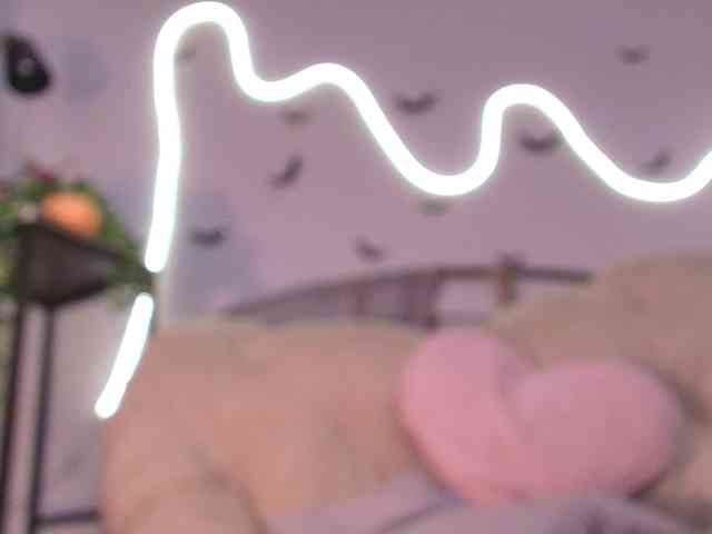 milli-sunrise Live Webcam on BongaCams