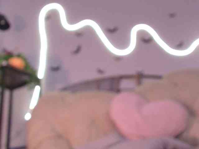 milli-sunrise Live Webcam on BongaCams