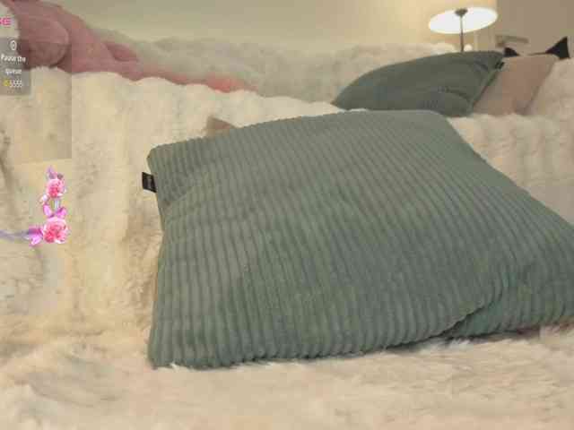 milli-sunrise Live Webcam on BongaCams