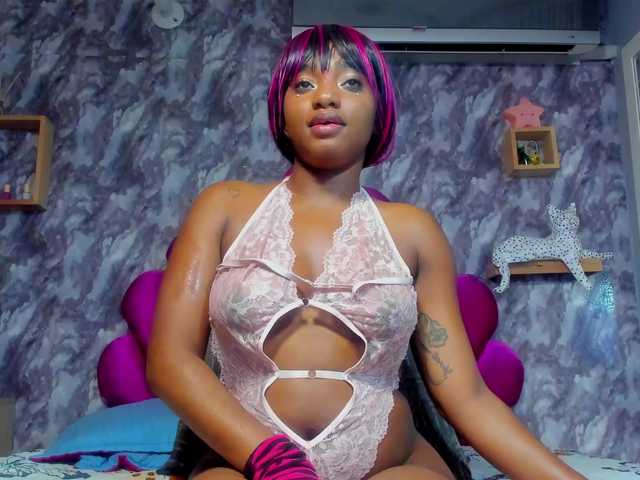 EMMAPARIS's BongaCams show and profile