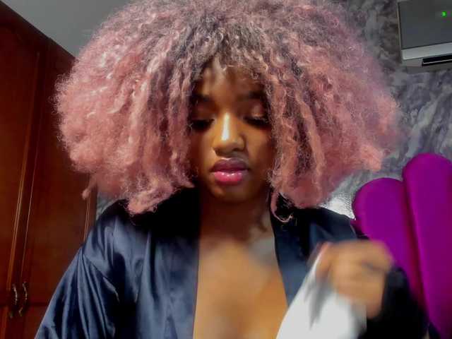 EMMAPARIS's BongaCams show and profile