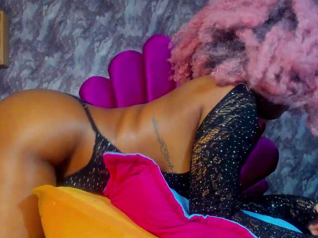 EMMAPARIS's BongaCams show and profile