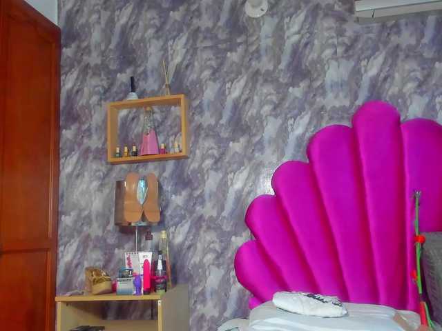 EMMAPARIS's BongaCams show and profile