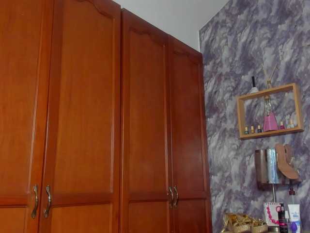 EMMAPARIS's BongaCams show and profile