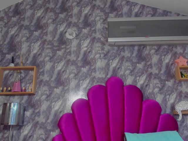 EMMAPARIS's BongaCams show and profile