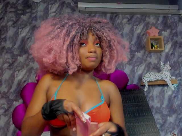 EMMAPARIS's BongaCams show and profile