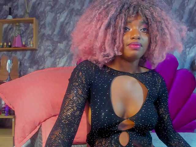 EMMAPARIS's BongaCams show and profile