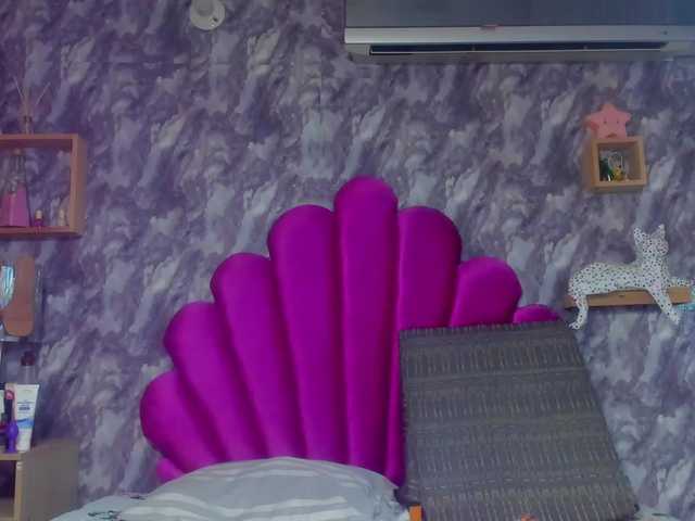 EMMAPARIS's BongaCams show and profile