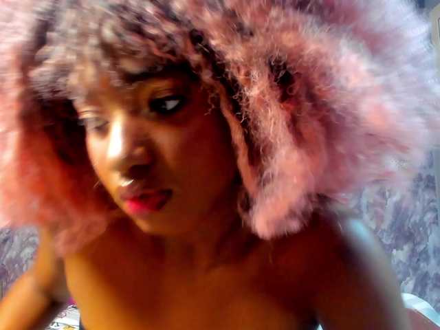 EMMAPARIS's BongaCams show and profile