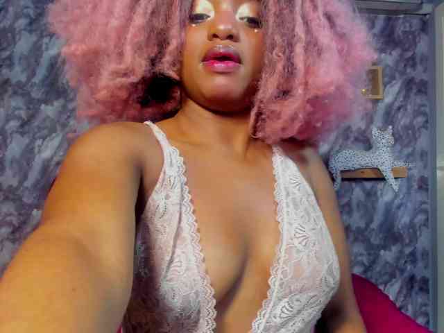 EMMAPARIS Live Webcam on BongaCams