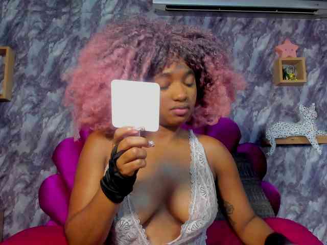 EMMAPARIS Live Webcam on BongaCams