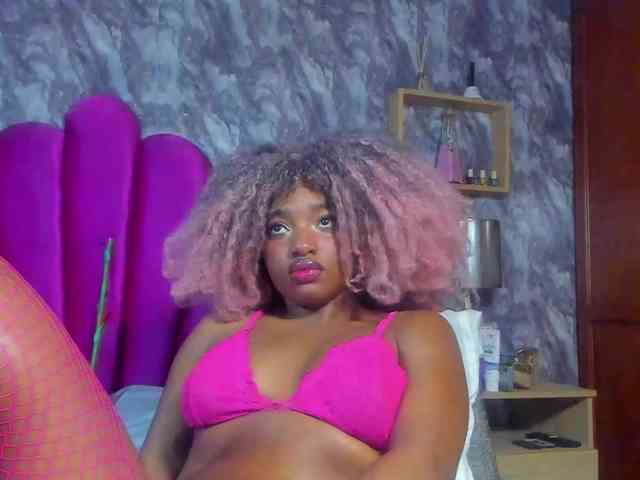 EMMAPARIS Live Webcam on BongaCams