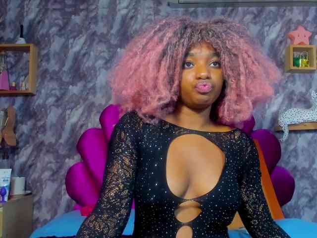 EMMAPARIS Live Webcam on BongaCams