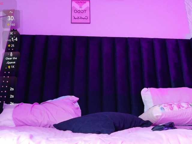 horny18girl's BongaCams show and profile