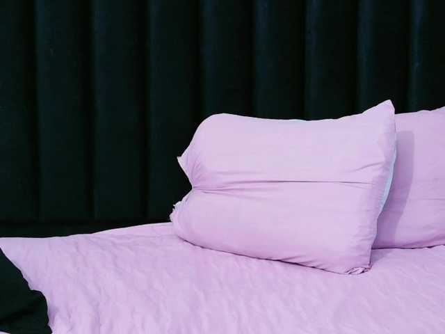 horny18girl's BongaCams show and profile