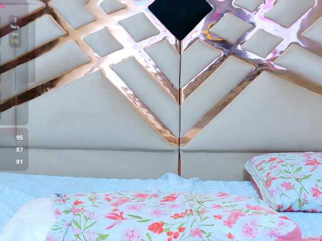 horny18girl's BongaCams show and profile