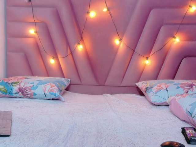 horny18girl's BongaCams show and profile